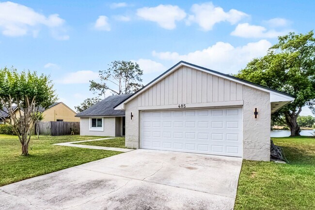 Foto del edificio - Live the Lake Life! Stunning 4BD Home with Water Access in Lake Mary
