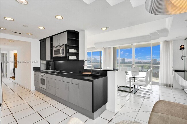 Foto del edificio - 20281 E Country Club Dr