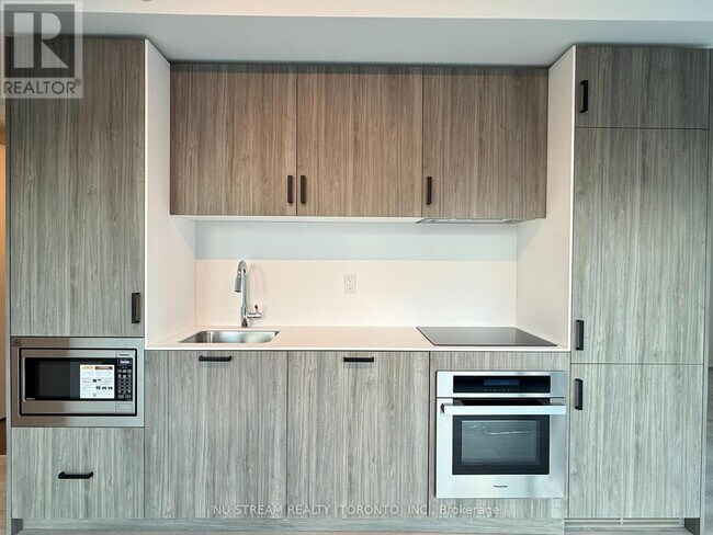 Photo du bâtiment - 88 Queen St E