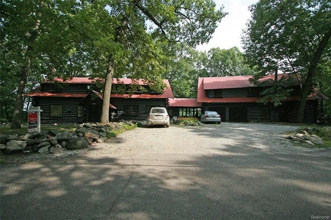 Building Photo - 8646 Thendara Blvd