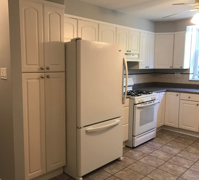 Kitchen side view - 656 Kimball Ave