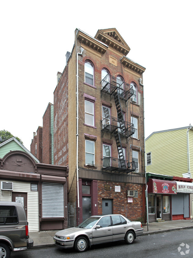 Primary Photo - 123 Passaic St