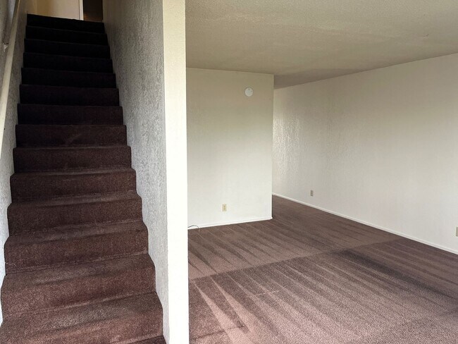 Foto del edificio - 608-610 W Henderson [PRM: Brittany] (2)