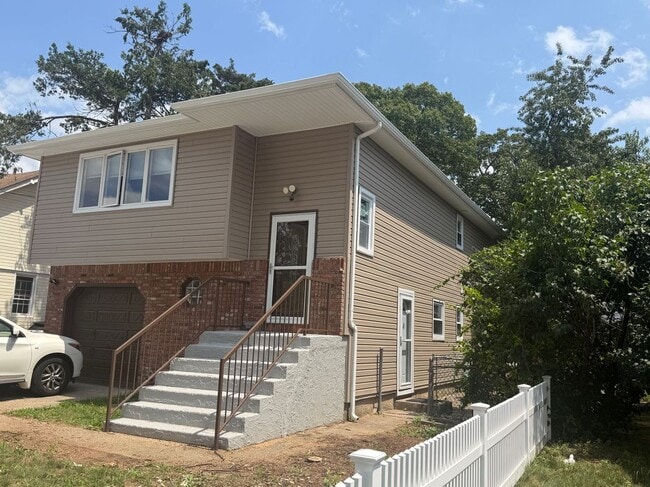 Building Photo - 51 Manor Rd