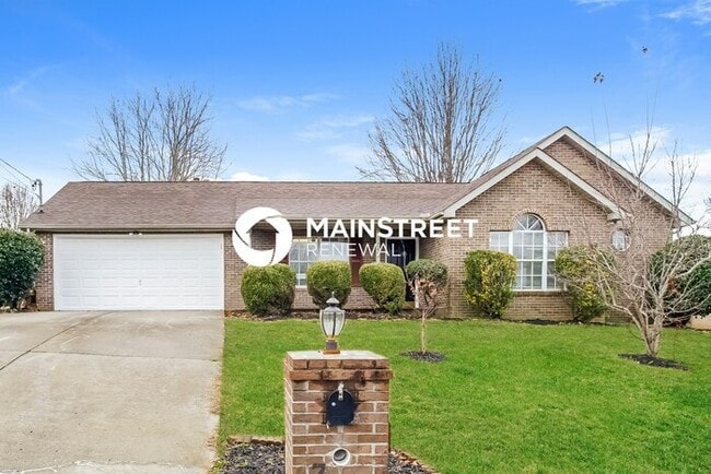 3 Bedroom Pet-Friendly Home in Knoxville, TN with Main Street Renewal - 3 Bedroom Pet-Friendly Home in Knoxville, TN with Main Street Renewal