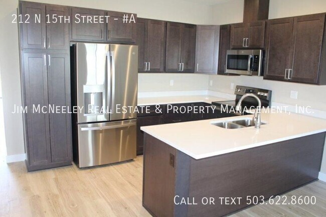Foto del edificio - 3 bedroom, 2.5 bathroom w/ attached garage