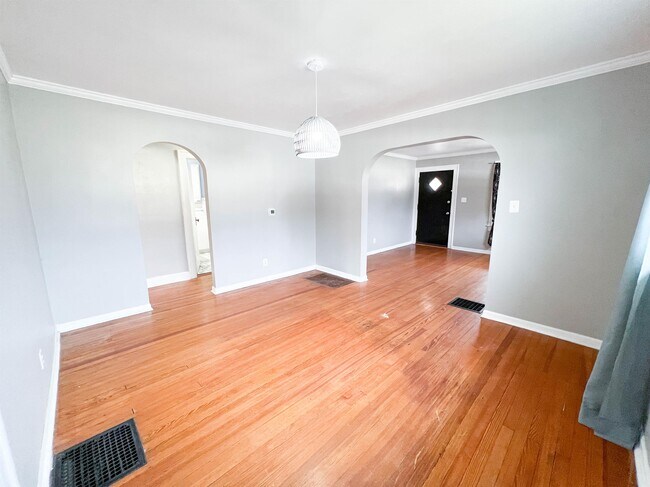 Foto del edificio - 4641 Crittenden Ave