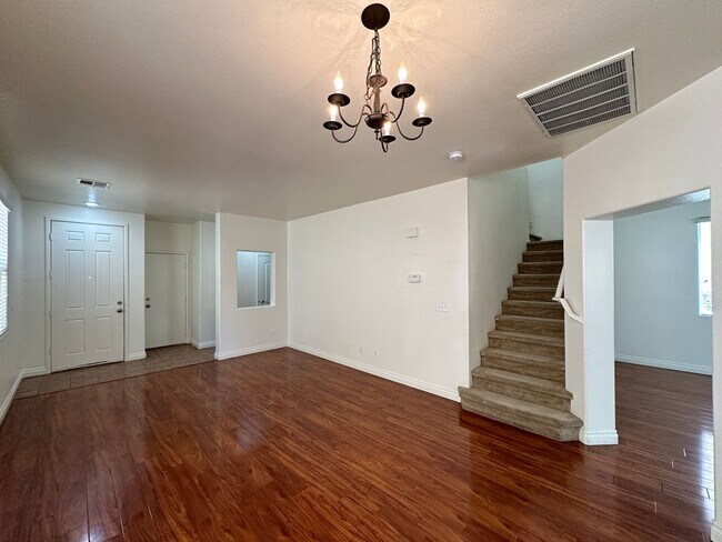 Building Photo - WESTWIND AT PINNACLE PEAK