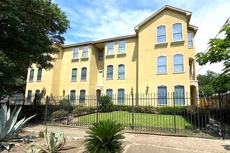 Building Photo - 2919 Rosewood St