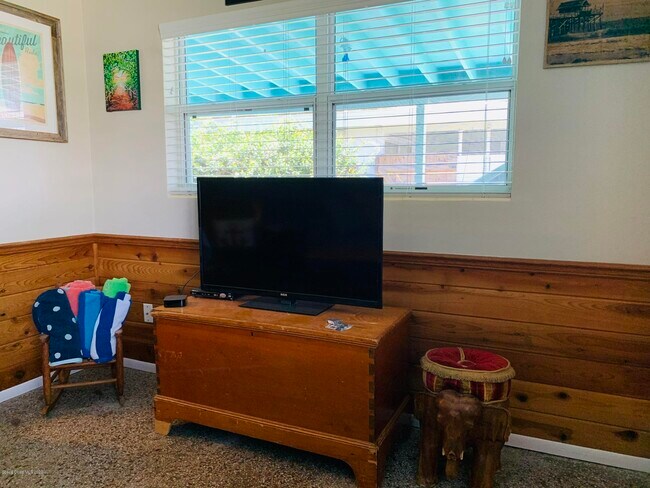 Foto del edificio - 341 Woodland Ave