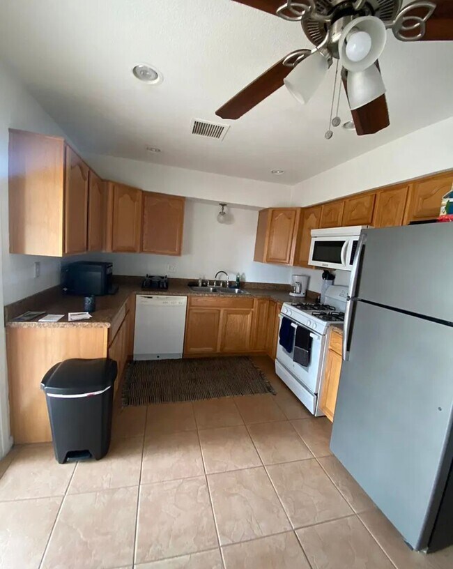 Foto del edificio - 2119 W Danbury Rd