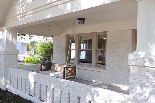 Building Photo - 3216 Cockrell Ave