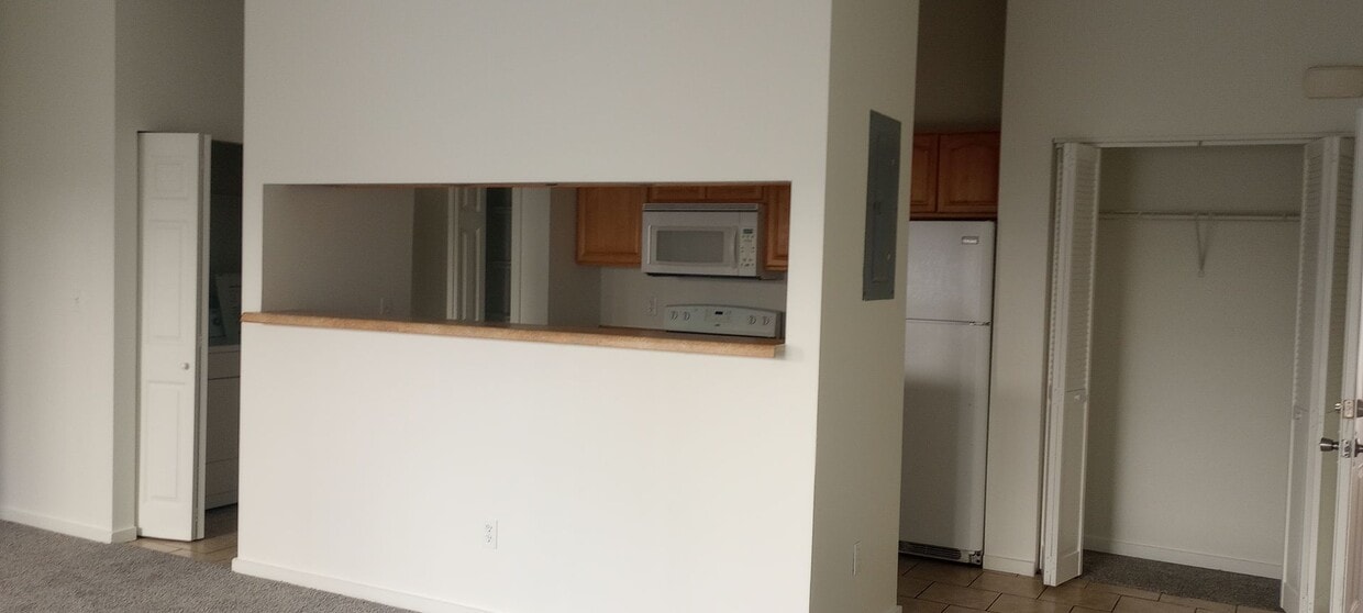 Foto principal - 822 Pioneer Ave E