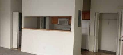 Building Photo - 822 Pioneer Ave E