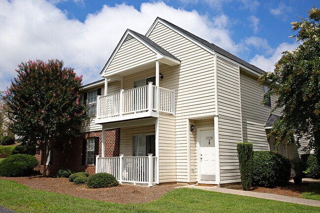 Foto del edificio - Laurel Bluff Apartments and Townhomes