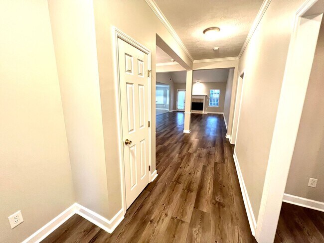 Building Photo - 702 Wickham Dr