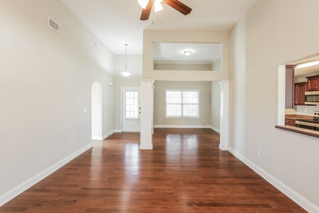 Building Photo - 303 Surrey Ct