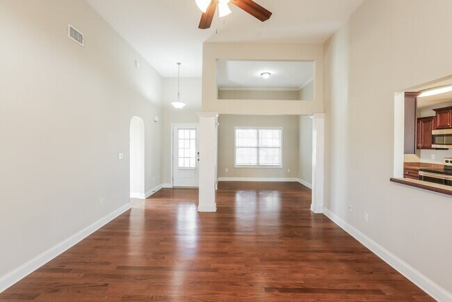 Foto del edificio - 303 Surrey Ct