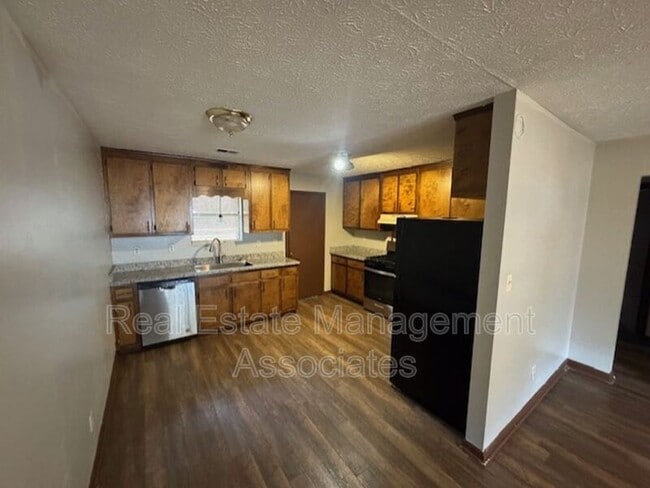 Foto del edificio - 295 Wood Rd