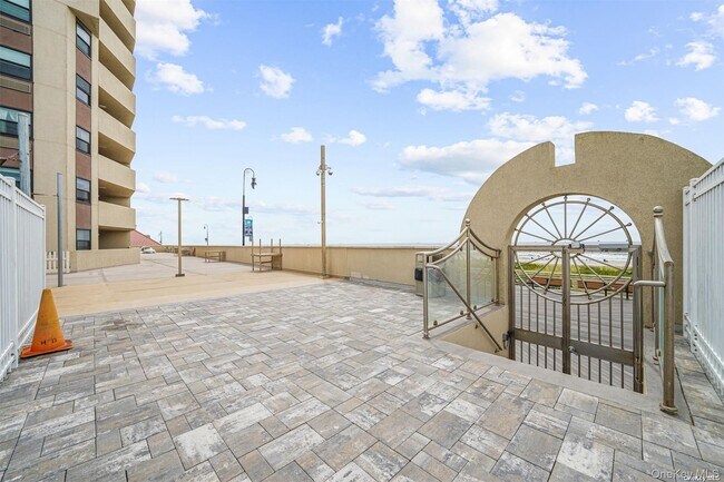 Foto del edificio - 360 Shore Rd