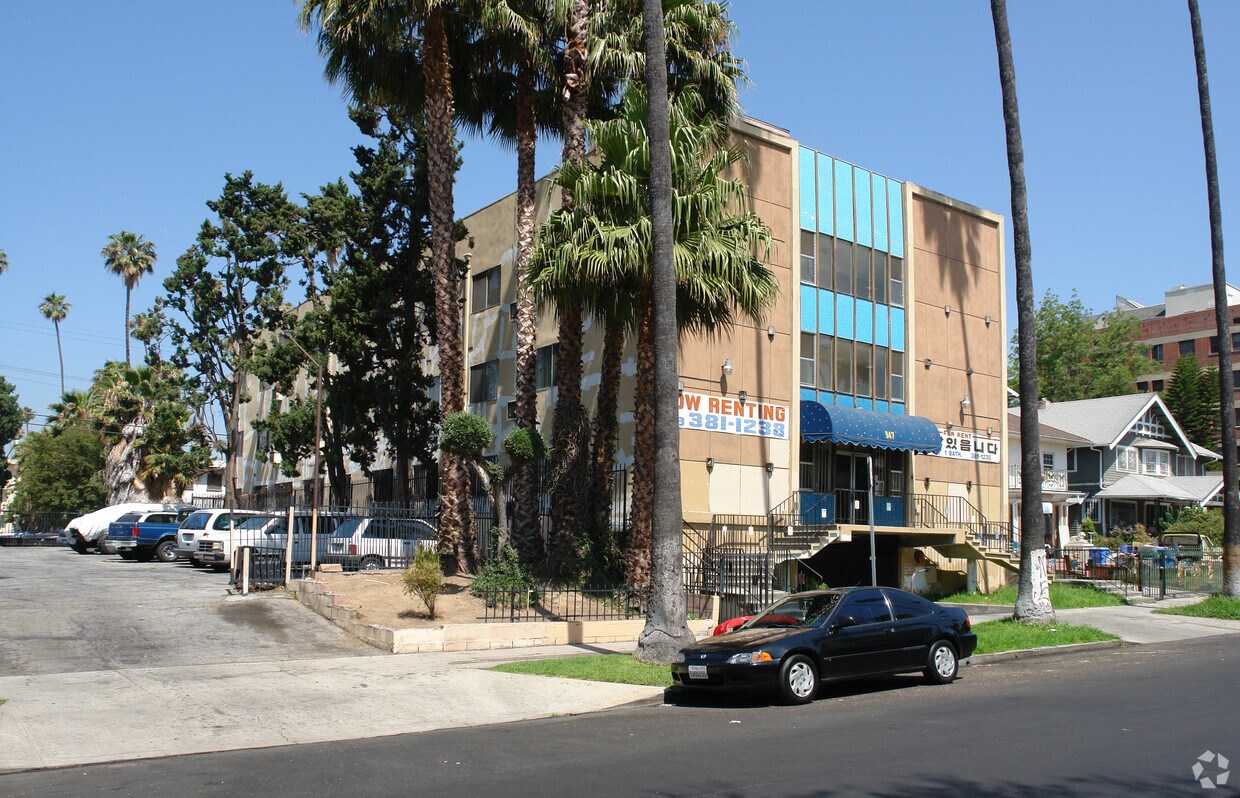 Building Photo - 947 Magnolia Ave