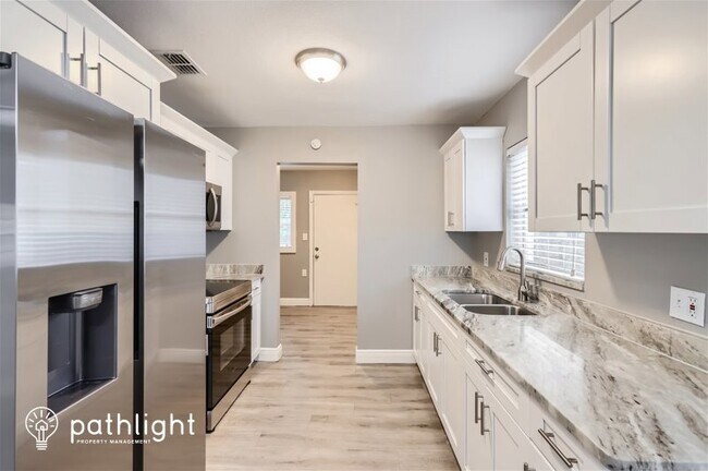 Foto del edificio - 8307 N Elmer Street