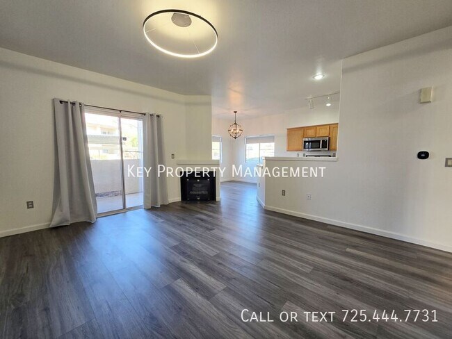 Foto del edificio - 2 bedroom, 2 bathroom condo in gated commu...