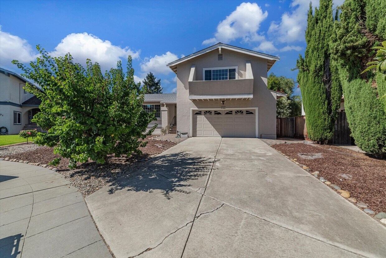 Primary Photo - SPACIOUS SINGLE FAMILY HOME FOR RENT IN SU...