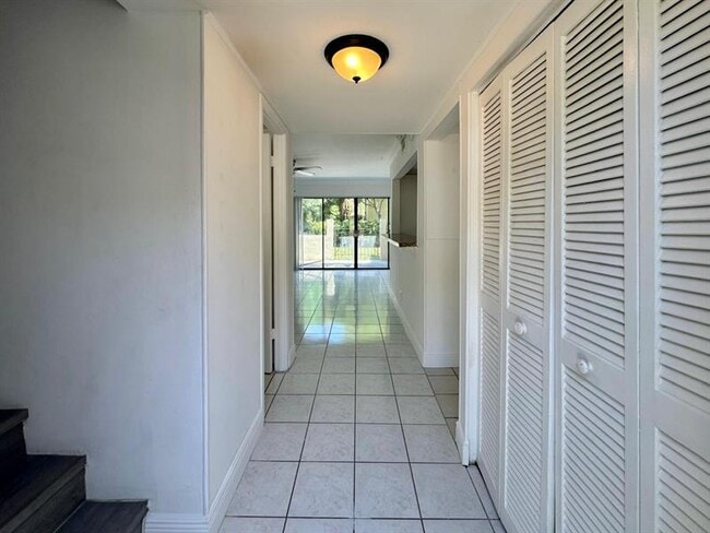 Foto del edificio - 8801 W Sample Rd