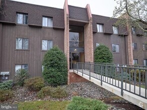Building Photo - 61 Hermitage Dr