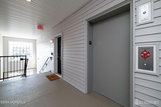 Building Photo - 936 Vanderbergh Blvd