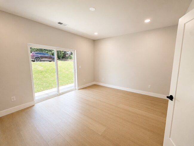 Building Photo - 12 Chicora Ave