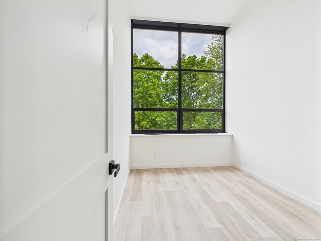 Foto del edificio - 165 Richards St