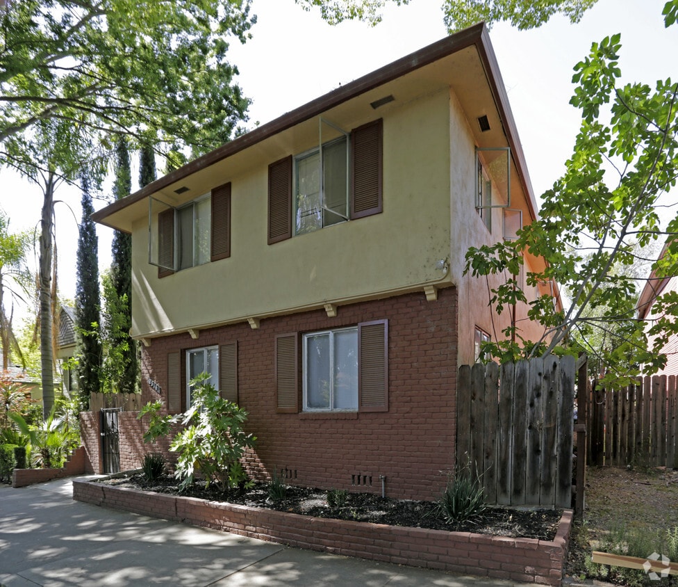 Building Photo - 2514 Q St