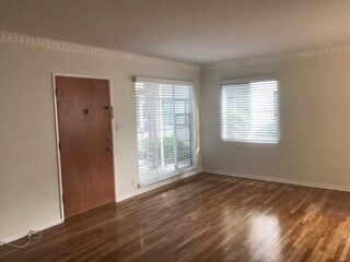 Foto principal - 3165 S Barrington Ave
