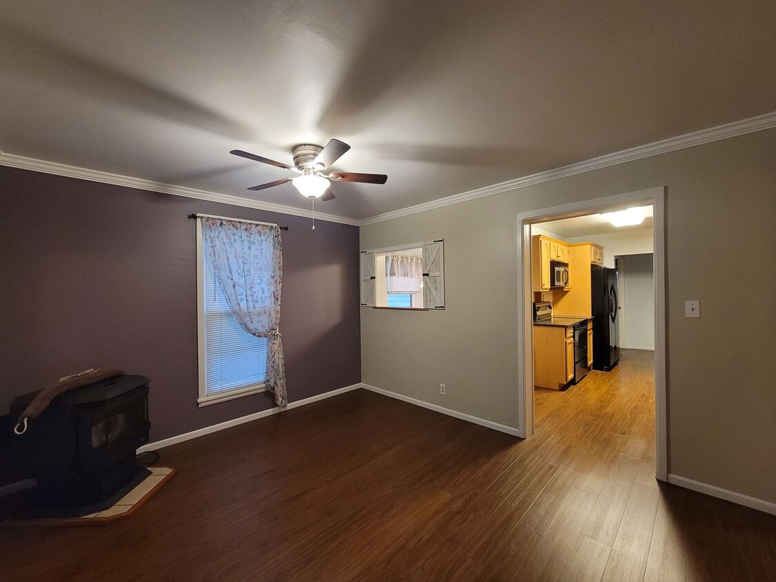 Foto principal - Charming 3 bedroom 2 bath