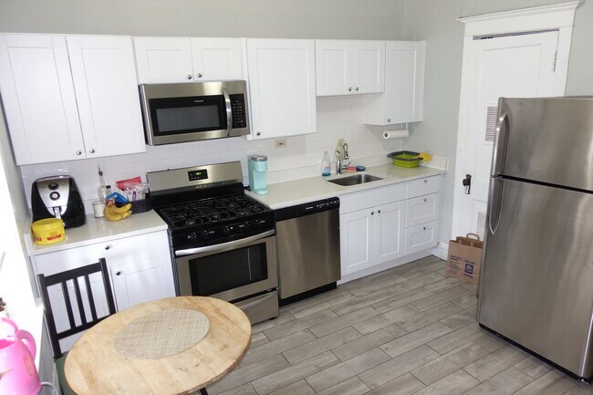 Foto del edificio - 3572 W Cortland St