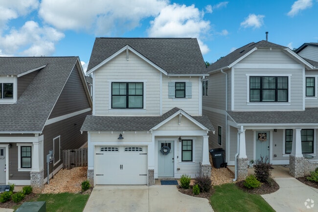 Building Photo - The Heights luxury homes for lease
