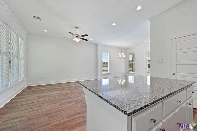 Foto del edificio - 601 Lake Shelf Dr