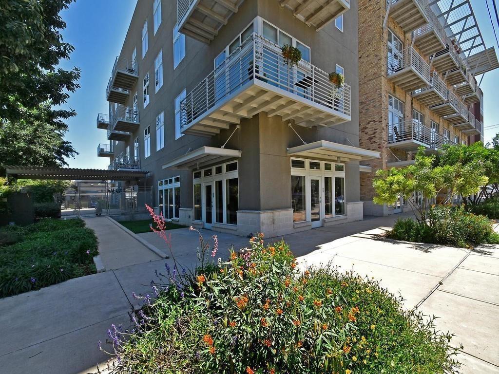 Foto principal - 2124 E 6th St