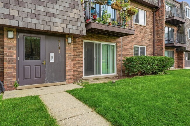 Foto del edificio - 9388 Bay Colony Dr