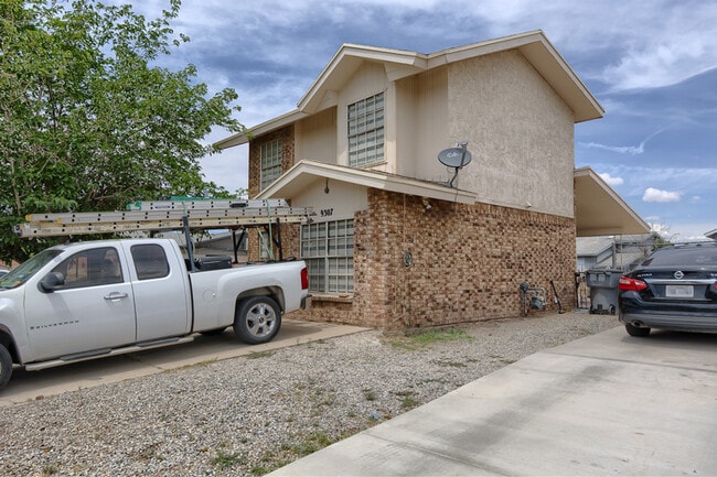Foto del edificio - 9307 Chantilly Dr