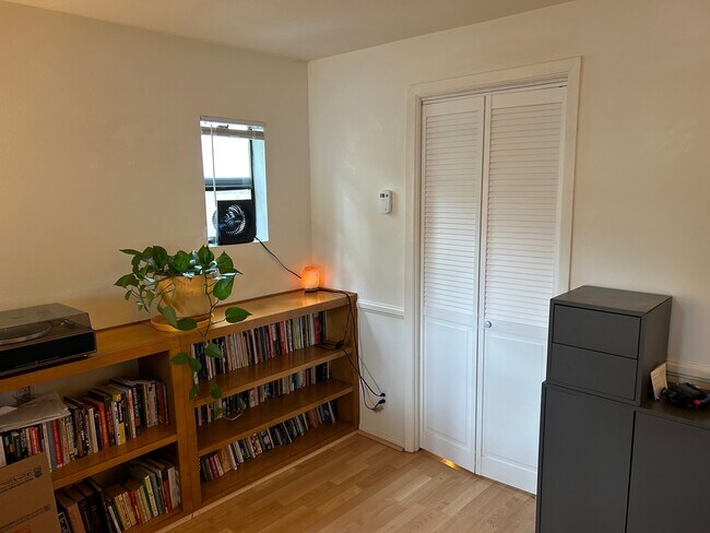 Living room - 810 E Santa Anita Ave