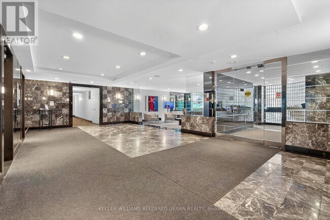 Photo du bâtiment - 5785 Yonge St