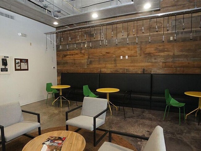 Foto del edificio - 302 SE Broadway St
