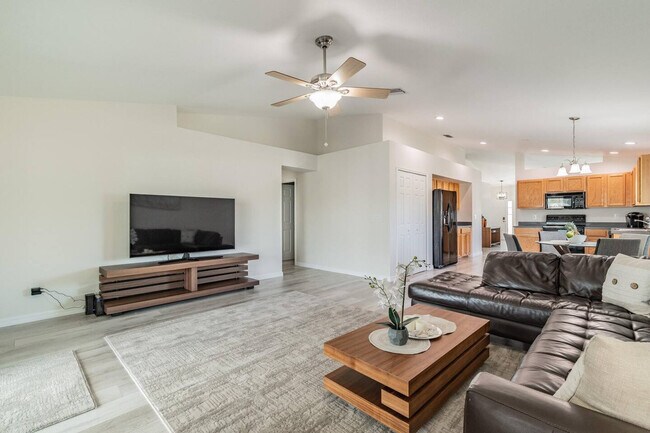 Building Photo - 4477 Sanibel Way