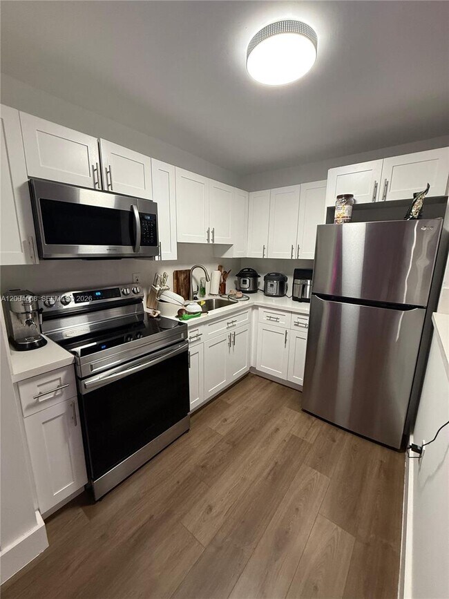 Foto del edificio - 7155 NW 179th St