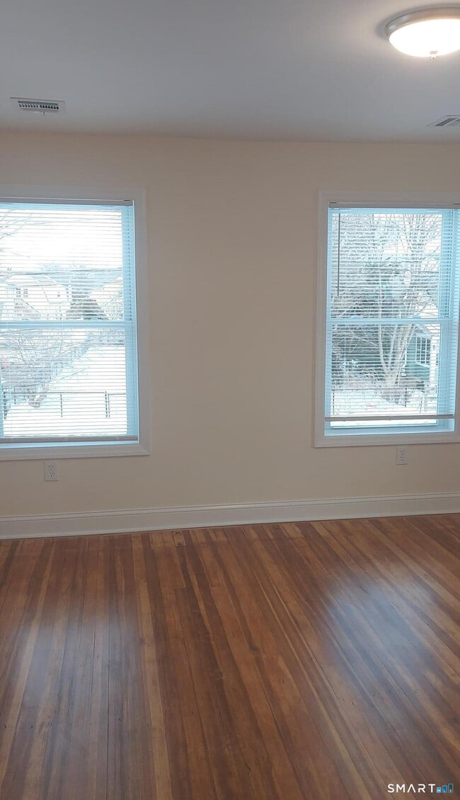 Building Photo - 67 Osborne Ave