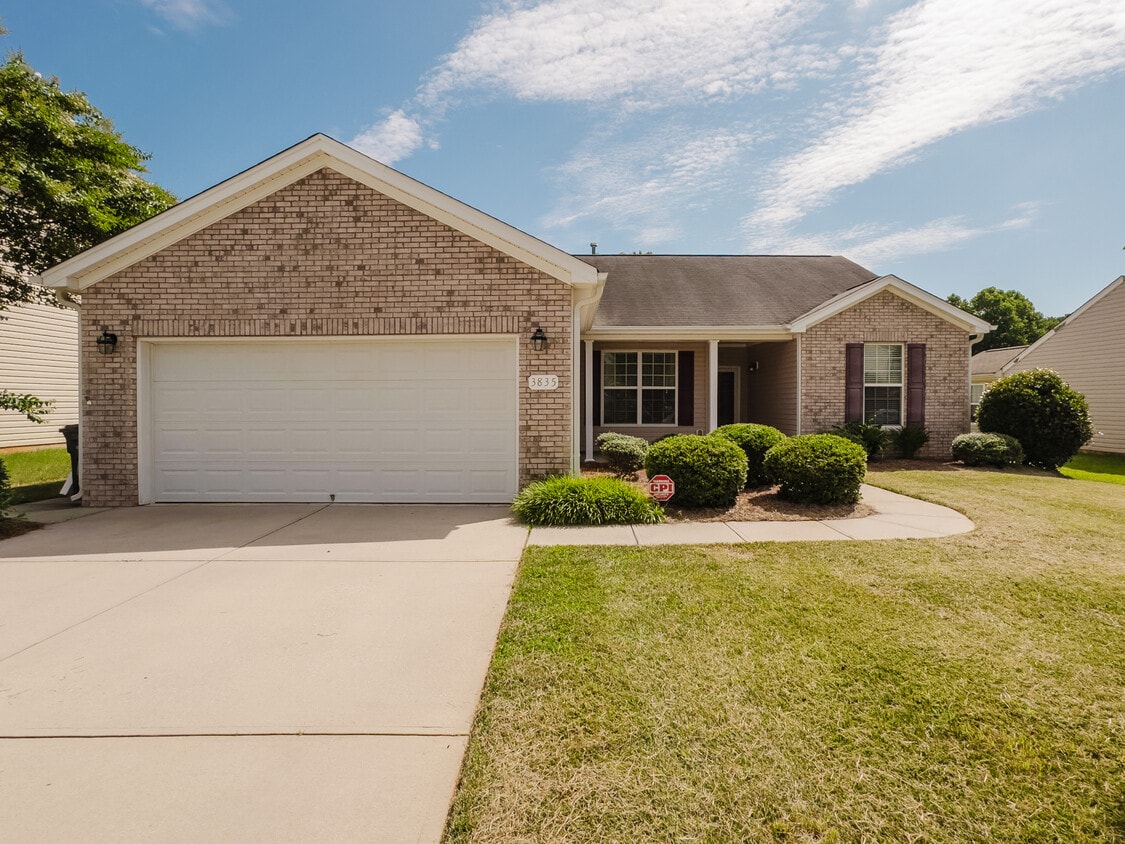 Primary Photo - 3835 Raintree Dr