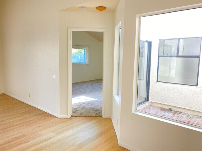 Building Photo - Single Story 2 Bedroom/2 Bathroom in Carlsbad!